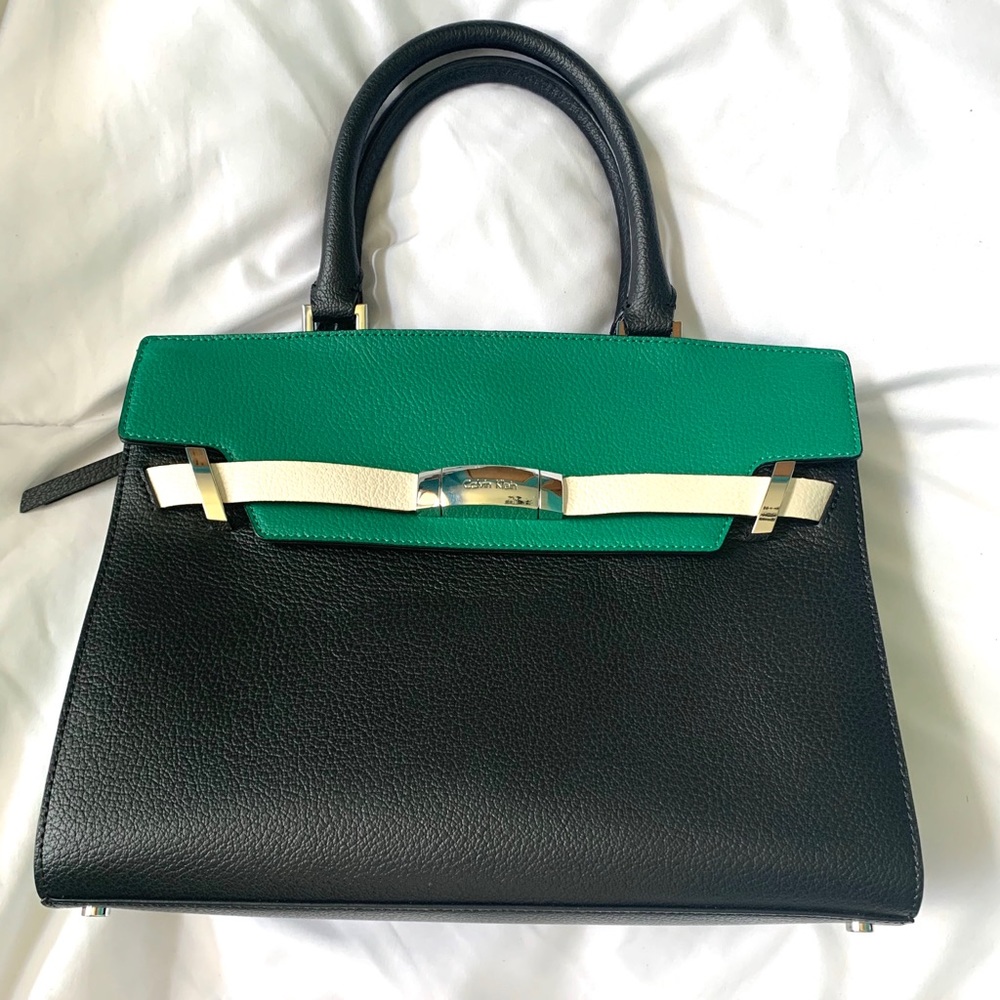 MOVING MAKE OFFERS ❤️ CALVIN KLEIN handbag